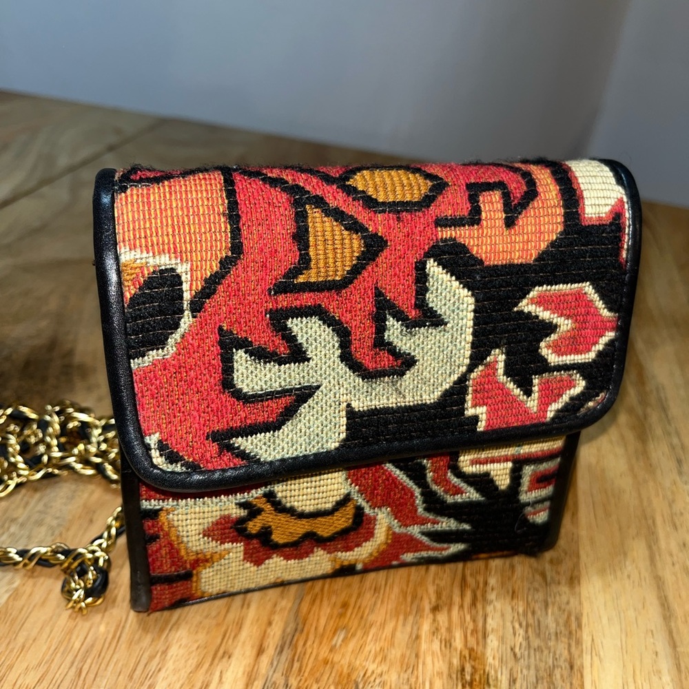 Casleigh Vintage Black Leather Carpet Crossbody